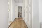 Flur in der ehemaligen Zahnarztpraxis - 3-PARTEIEN-ALTBAU IN KARLSHORST DAS HOCHPARTERRE KANN SELBST GENUTZT WERDEN