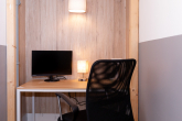 Arbeitsplatz - ATTRAKTIVE 3-ZIMMER-GEWERBEEINHEIT IM VORDERHAUS – VOLL MÖBLIERT UND VIELSEITIG NUTZBAR