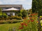 Großer Garten im Sommer - SEEBURG, DICHT AN BERLIN PROVISIONSFREIE DOPPELHAUSHÄLFTE TOP ZUSTAND, TOLLER GARTEN