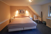 Schlafzimmer - SEEBURG, DICHT AN BERLIN PROVISIONSFREIE DOPPELHAUSHÄLFTE TOP ZUSTAND, TOLLER GARTEN