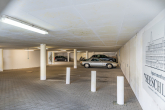 Tiefgarage - OSTSEEBAD BINZ: MAISONETTE-WOHNUNG MIT UNVERBAUBAREM OSTSEEBLICK, ZWEI BALKONEN, AUFZUG UVM.