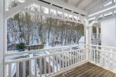 Südbalkon mit Blick auf den Granitzhang - OSTSEEBAD BINZ: MAISONETTE-WOHNUNG MIT UNVERBAUBAREM OSTSEEBLICK, ZWEI BALKONEN, AUFZUG UVM.