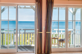 Seeschloss: Meerblick im Sommer - OSTSEEBAD BINZ: MAISONETTE-WOHNUNG MIT UNVERBAUBAREM OSTSEEBLICK, ZWEI BALKONEN, AUFZUG UVM.