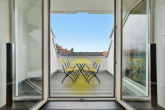 Balkon mit Blick auf E=mc² - DACHGESCHOSS MIT AUFDACHTERRASSE IM BAYERISCHEN VIERTEL NUR FÜR ÄSTHETEN