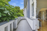 Ostbalkon vor dem Wohnzimmer - EINFAMILIENHAUS: GEPFLEGTER ALTBAU IN ZEHLENDORF SUCHT NEUE FAMILIE