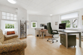 Arbeitszimmer mit KI aufgeräumt - EINFAMILIENHAUS: GEPFLEGTER ALTBAU IN ZEHLENDORF SUCHT NEUE FAMILIE