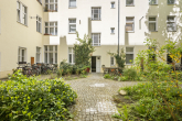 Innenhof - STILSICHER AUSGESTATTES APPARTMENT AUF DER ROTEN INSEL IN BERLIN-SCHÖNEBERG